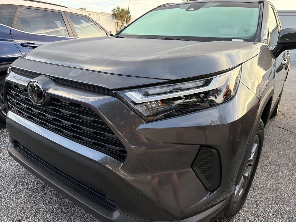 Used 2024 Toyota RAV4 XLE w/ Convenience Package image 4