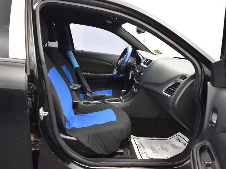 Used 2013 Dodge Avenger SXT image 16