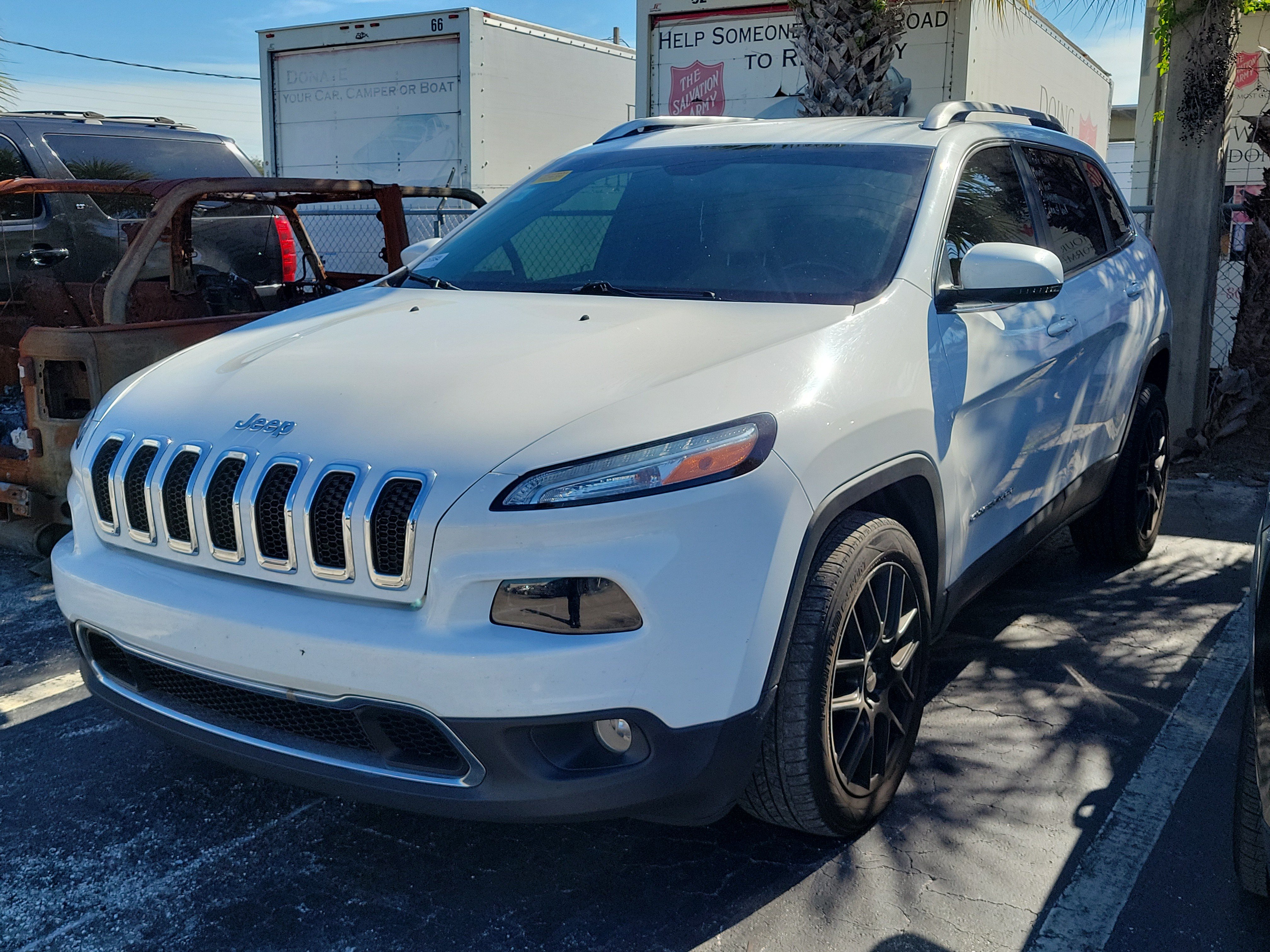 Used 2018 Jeep Cherokee Limited FWD image 3