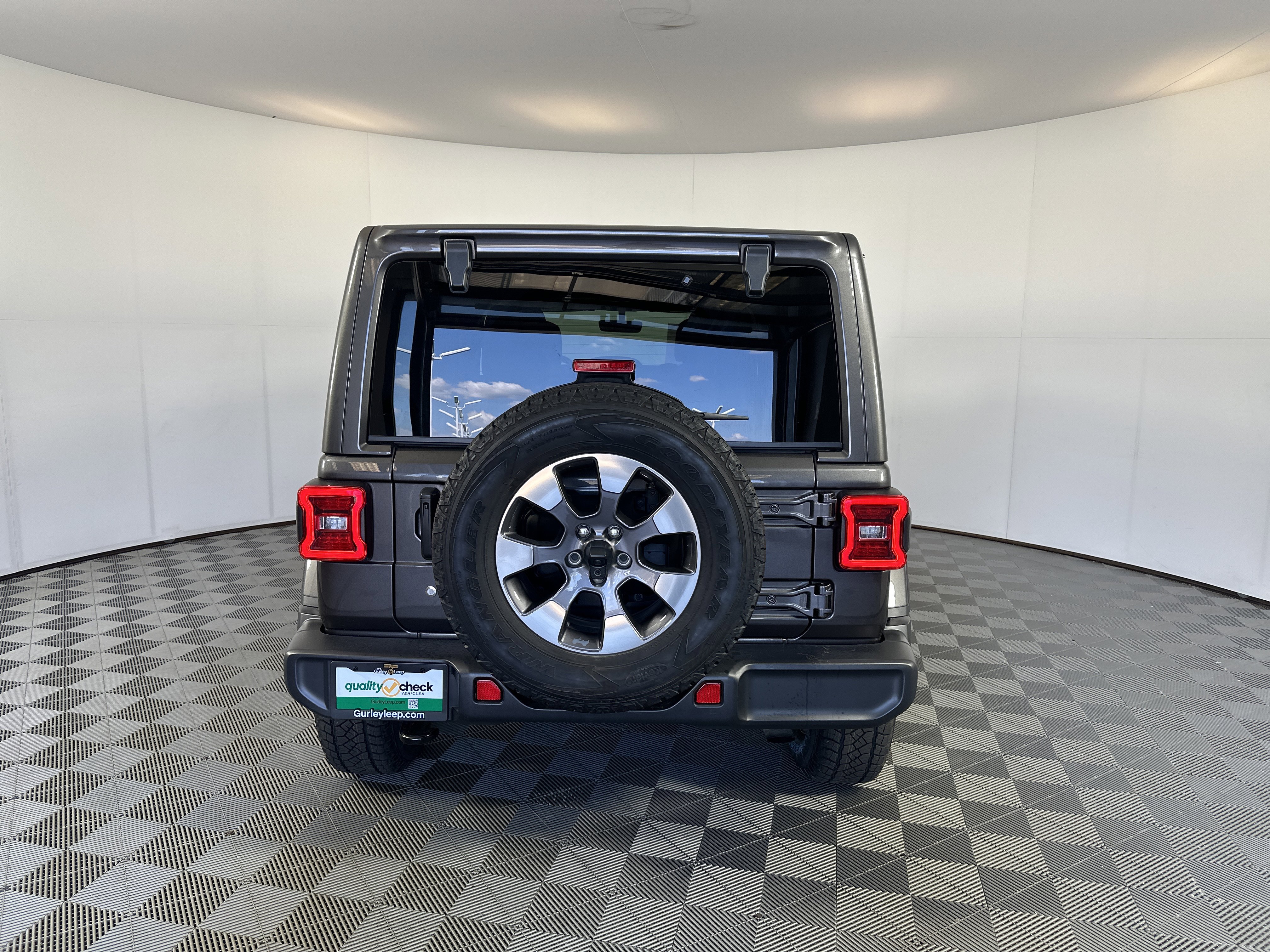 Used 2020 Jeep Wrangler Unlimited Sahara image 4