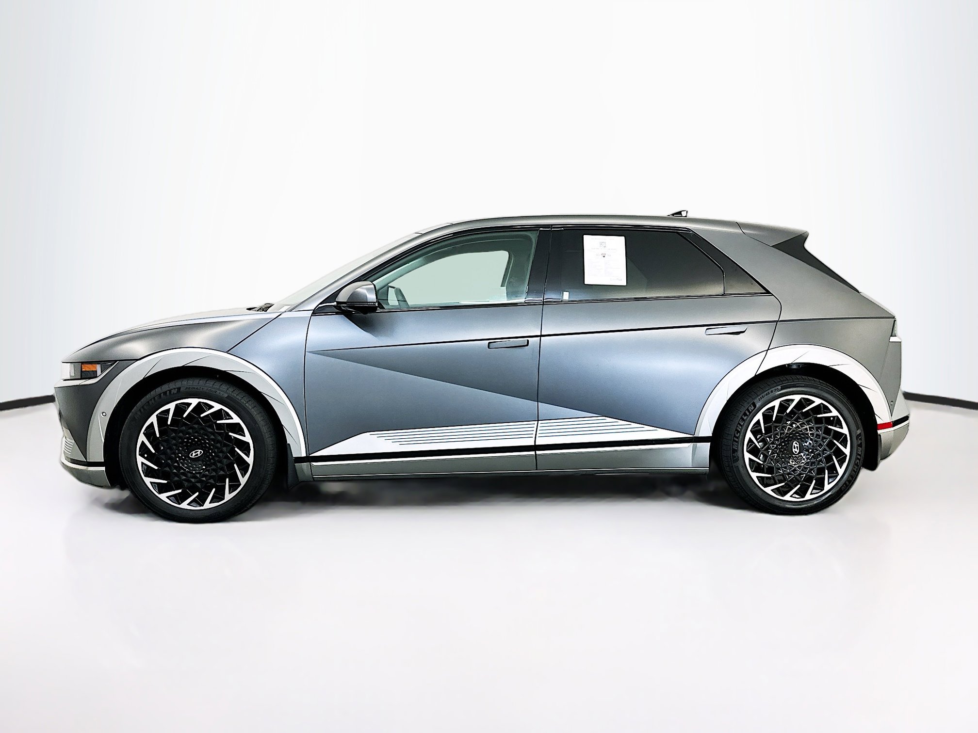 Used 2023 Hyundai Ioniq 5 Limited AWD/4WD image 4