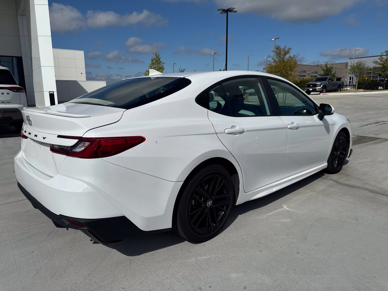 Used 2025 Toyota Camry SE FWD image 8