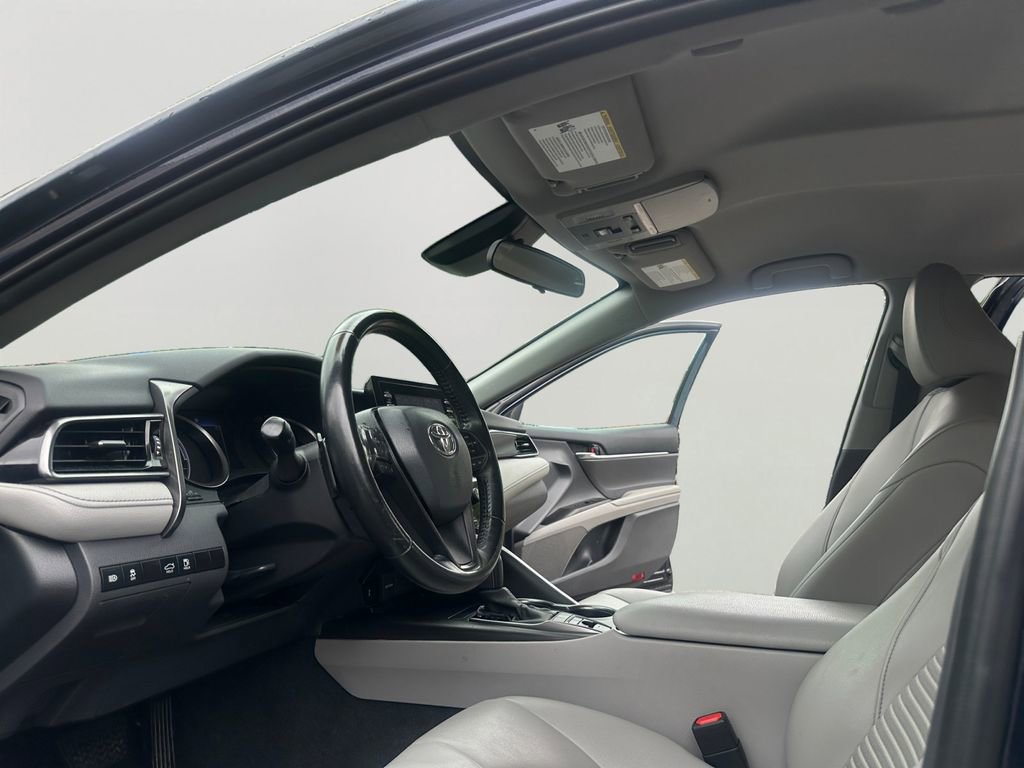 Used 2022 Toyota Camry SE FWD image 9
