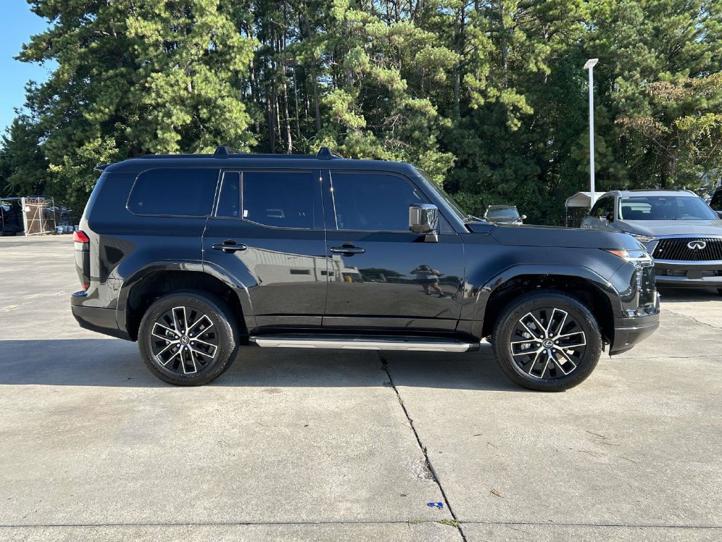 Used 2024 Lexus GX 550 w/ Accessory Package (2T) AWD/4WD image 2