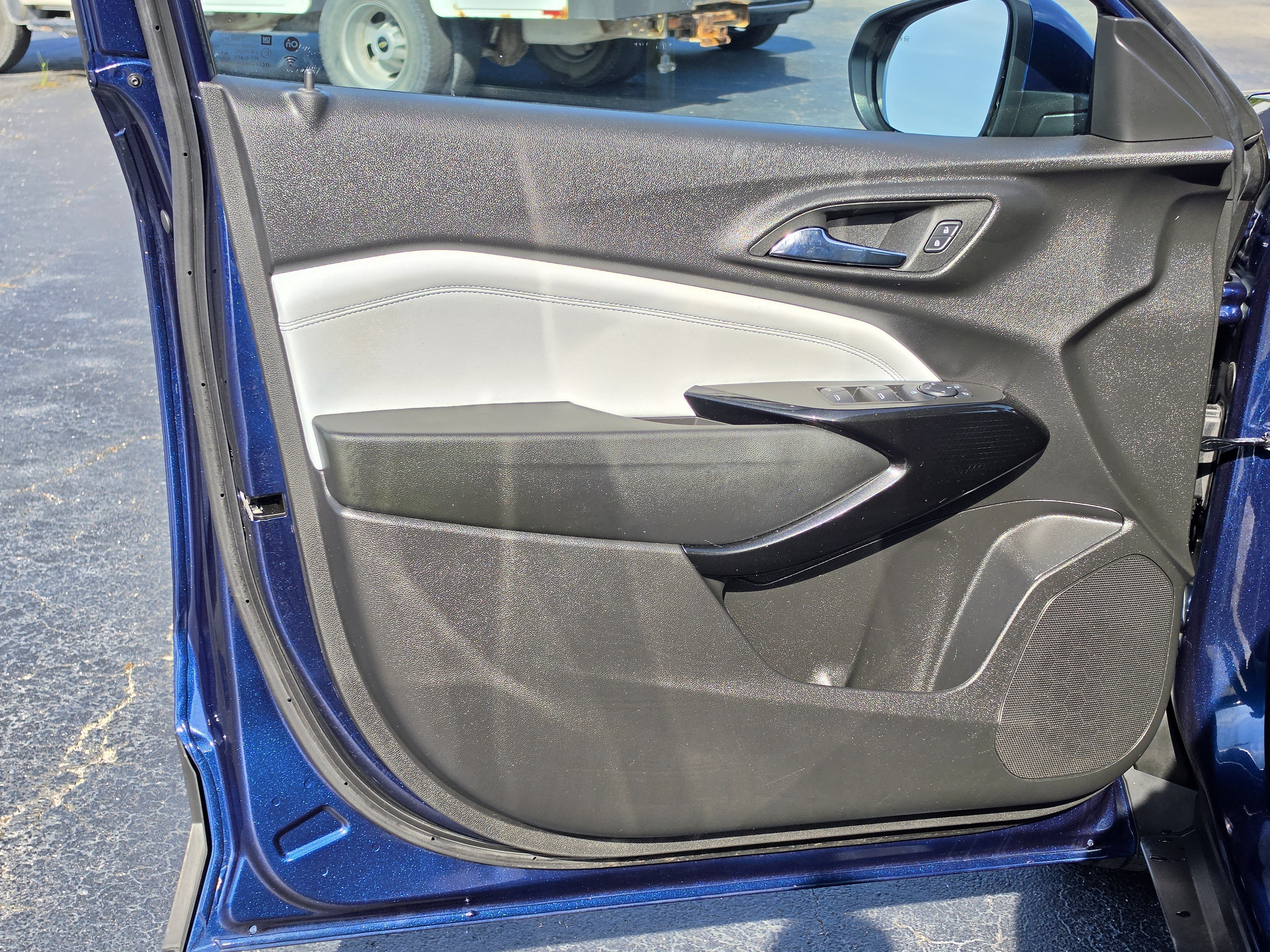 Certified 2024 Chevrolet Trax LT w/ Sunroof Package FWD image 15