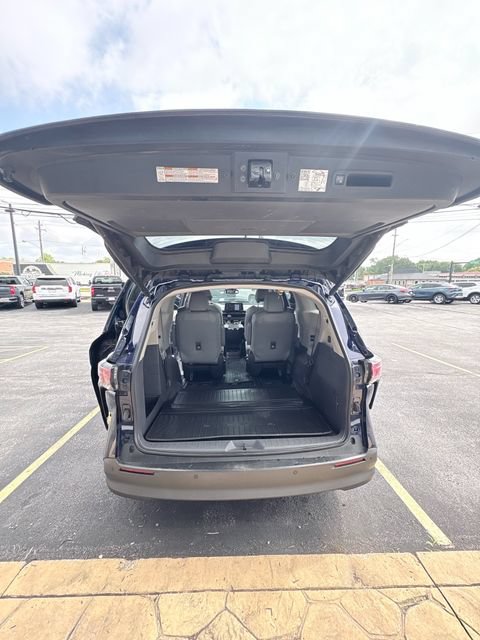 Used 2022 Toyota Sienna XLE w/ XLE Plus Package AWD/4WD image 6