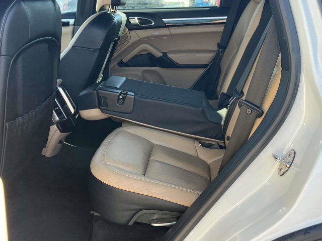 Used 2016 Porsche Cayenne AWD/4WD image 16