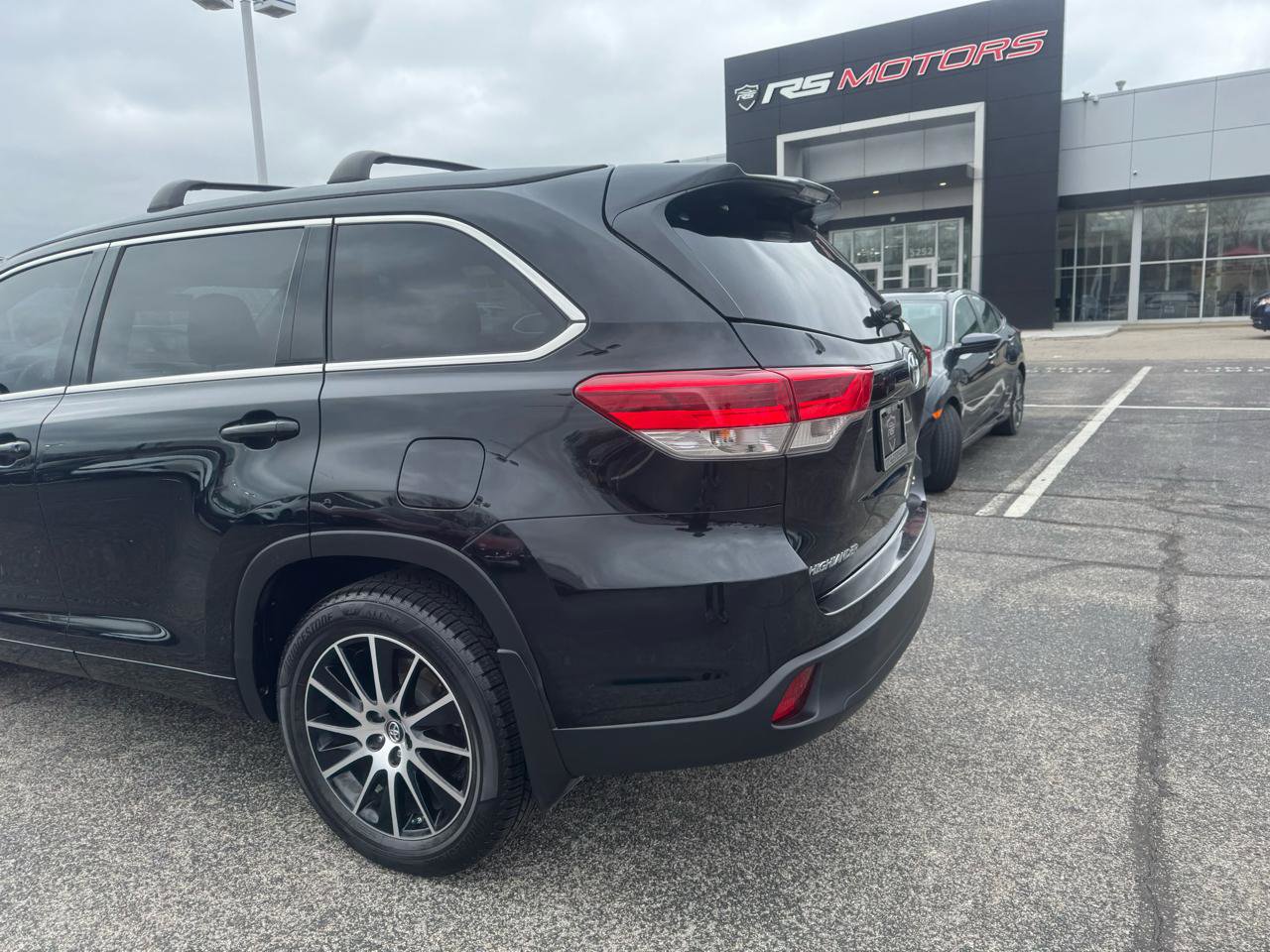 Used 2017 Toyota Highlander SE AWD/4WD image 13