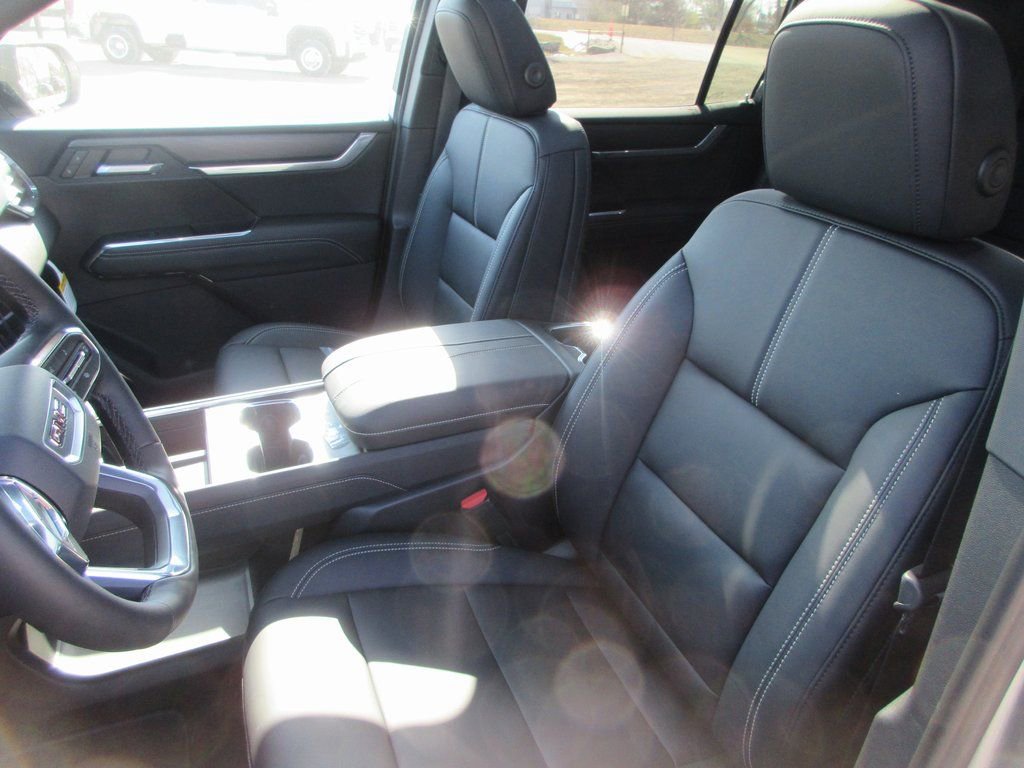 New 2026 GMC Acadia Elevation w/ Black Edition AWD/4WD image 13