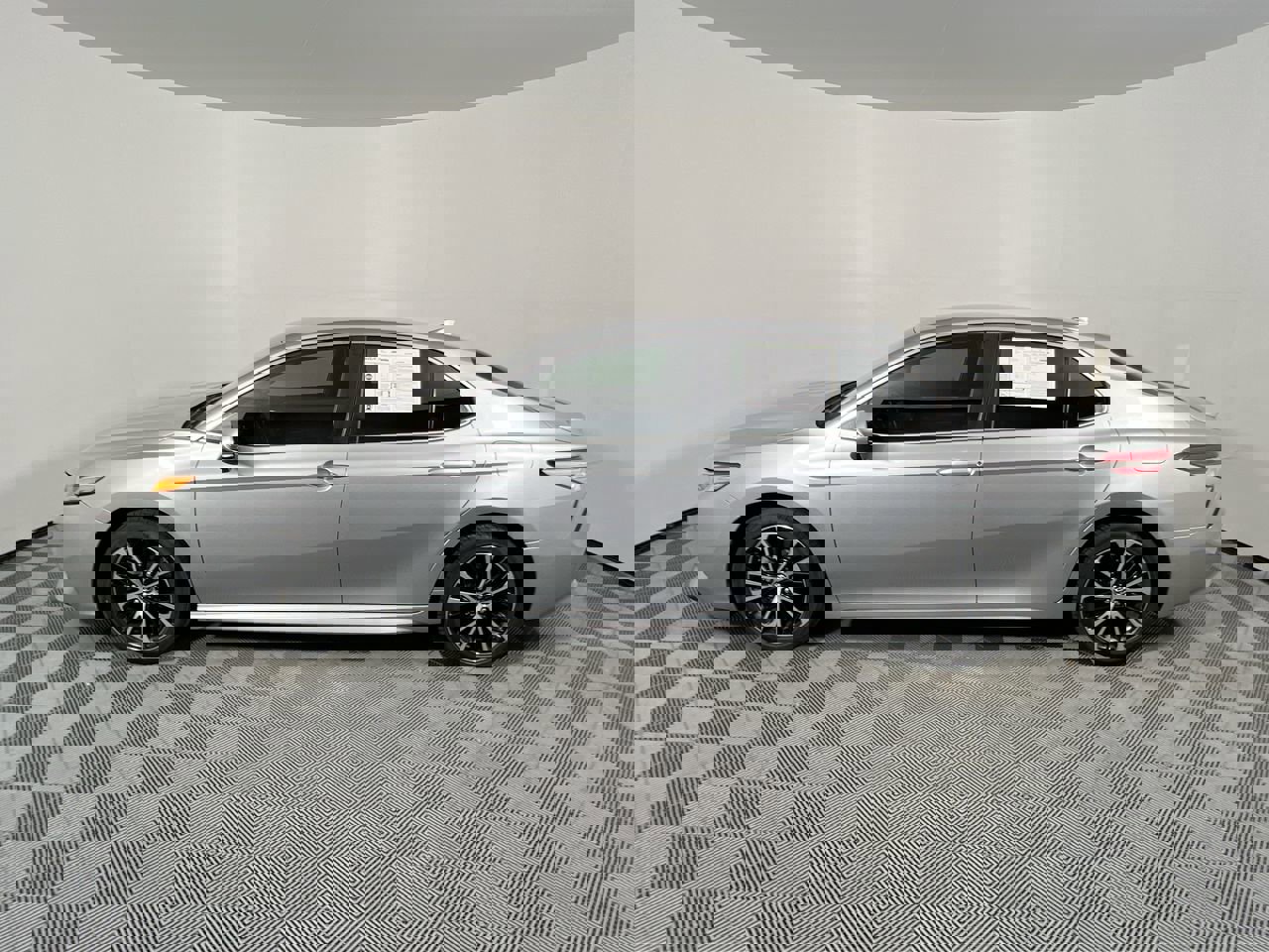 Used 2020 Toyota Camry SE image 6