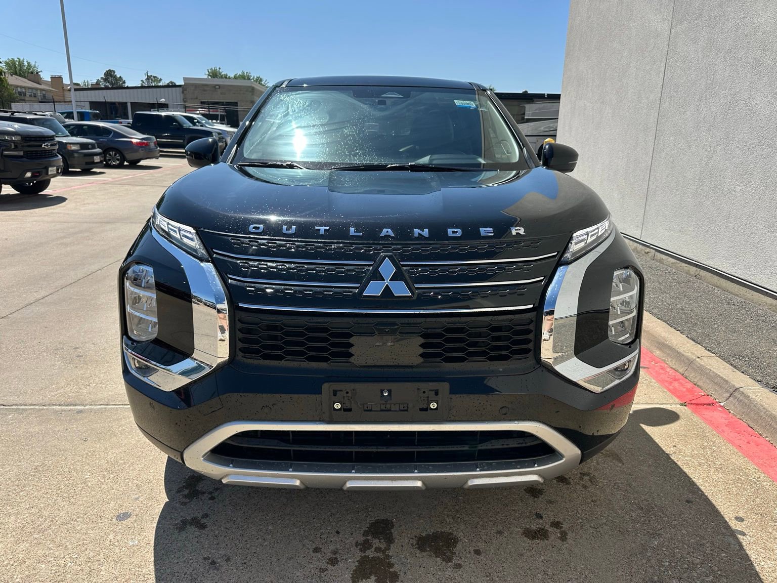 Used 2024 Mitsubishi Outlander SE image 2