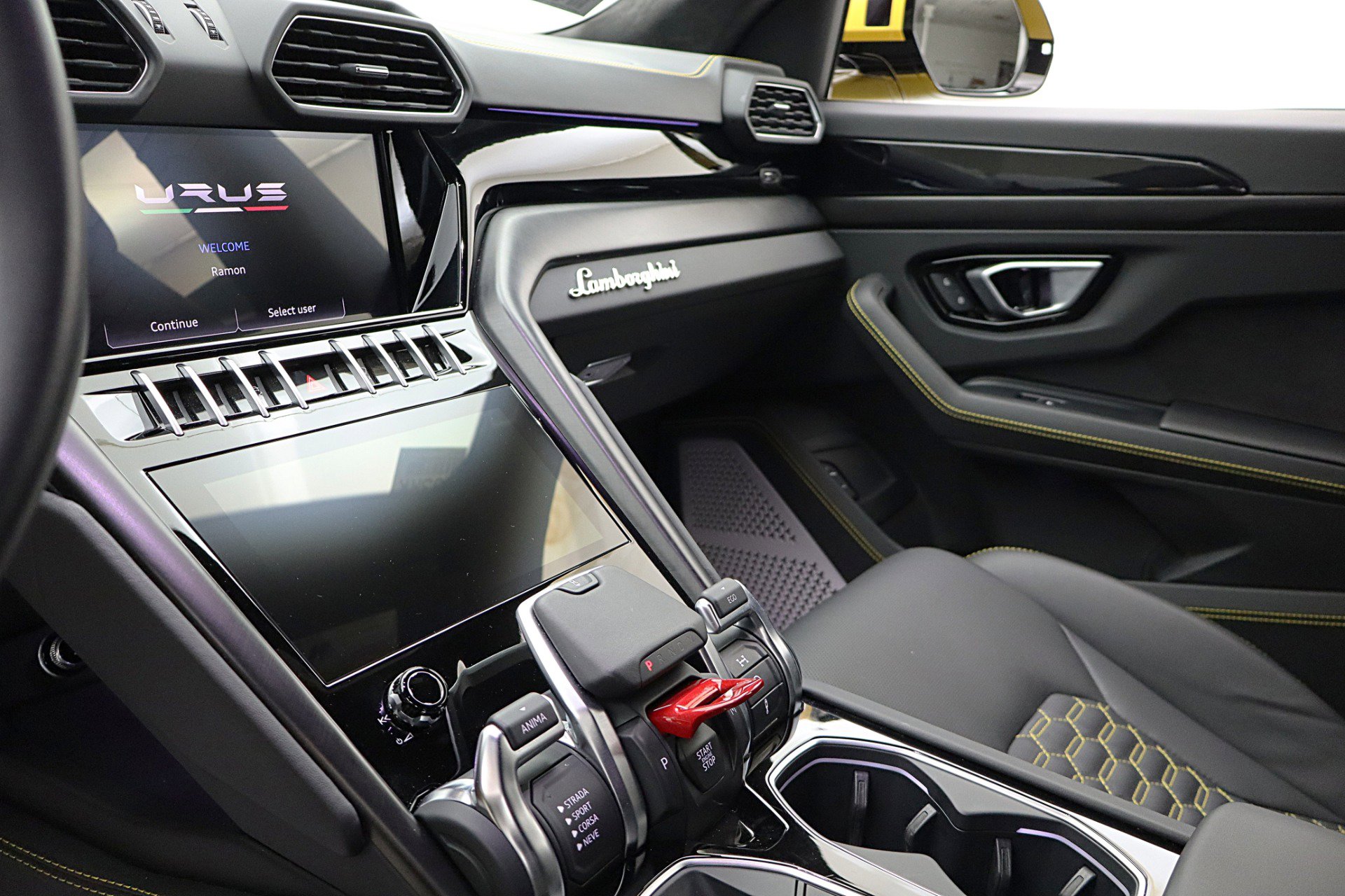 Used 2022 Lamborghini Urus image 42