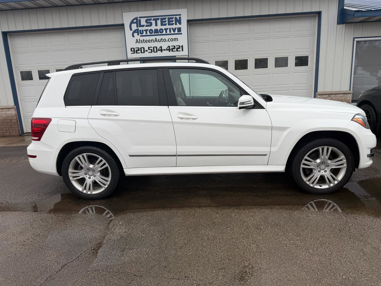 Used 2015 Mercedes-Benz GLK 350 4MATIC image 2