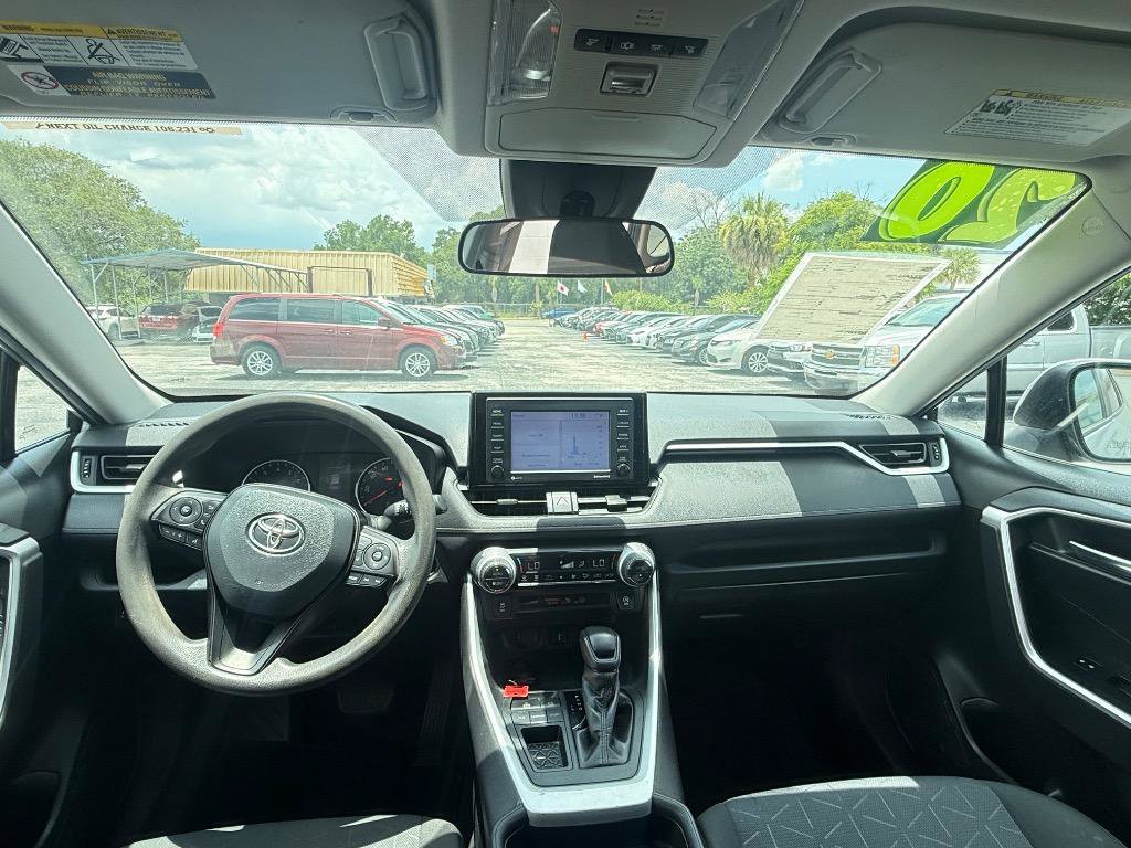 Used 2020 Toyota RAV4 XLE FWD image 6