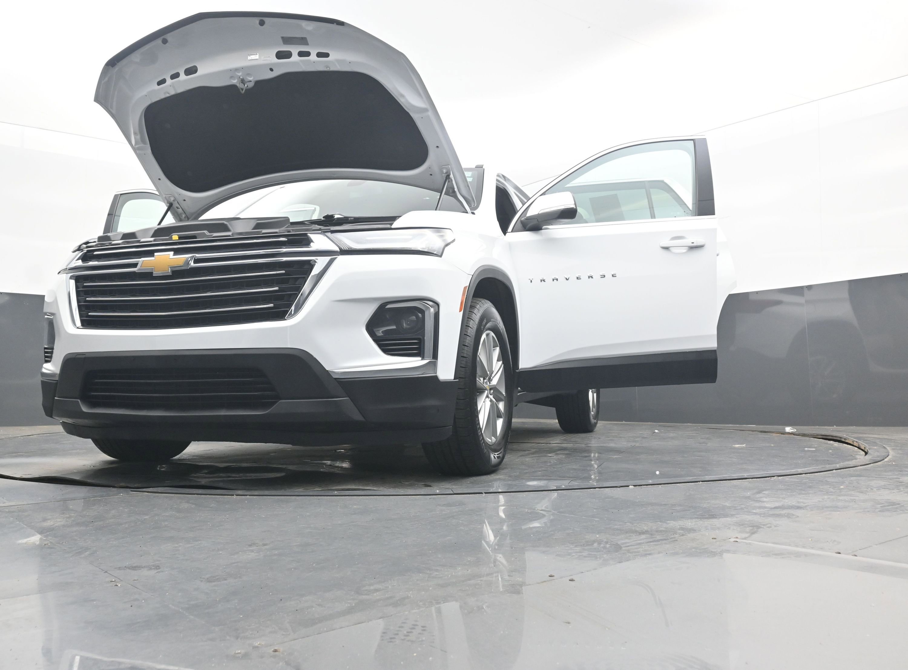 Used 2022 Chevrolet Traverse LT AWD/4WD image 40