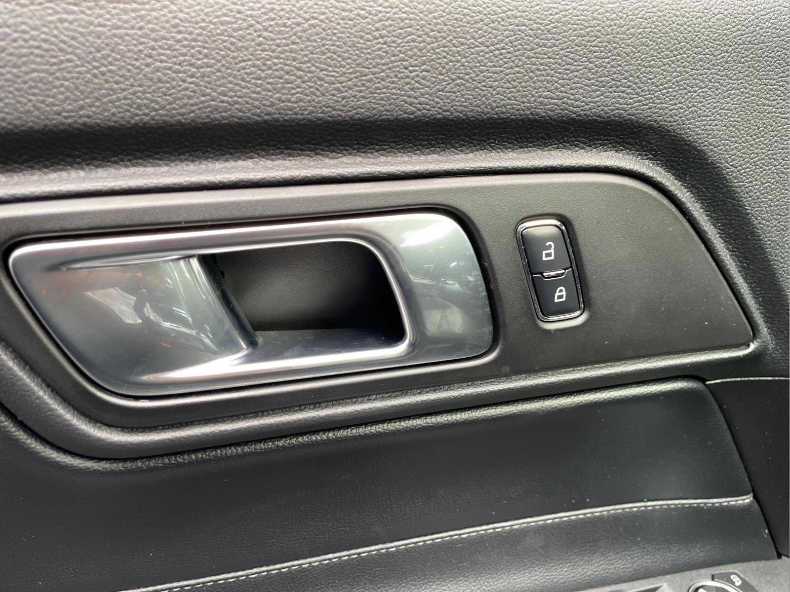 Used 2018 Ford Mustang GT Premium RWD image 17