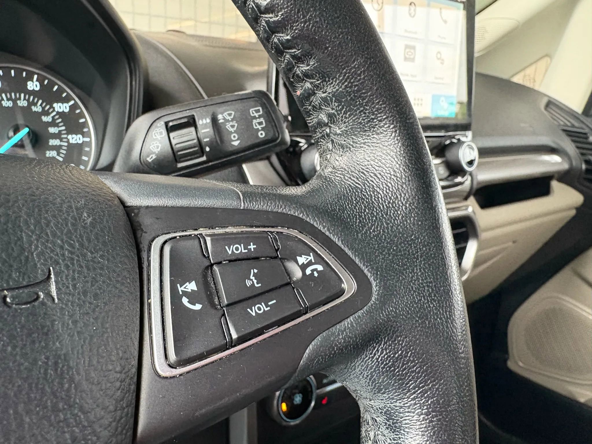 Used 2018 Ford EcoSport SE w/ SE Convenience Package image 78