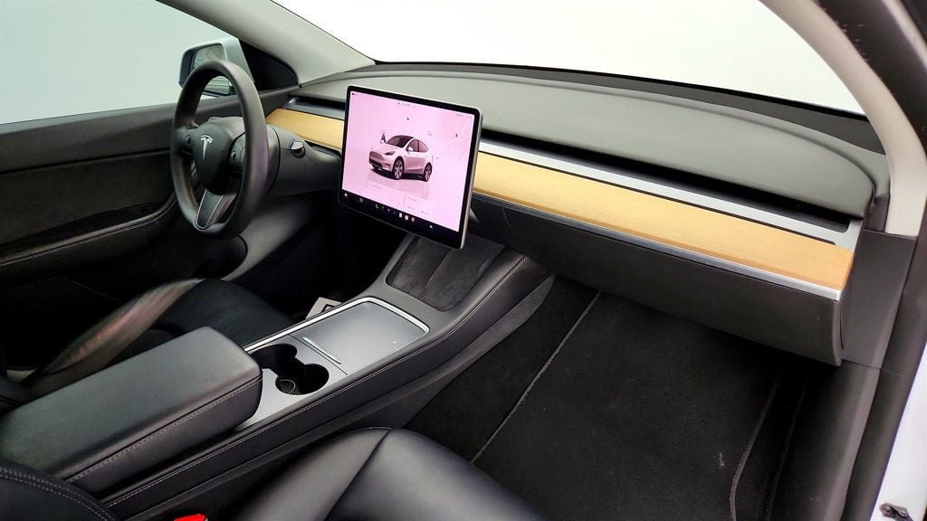 Used 2022 Tesla Model Y Long Range AWD/4WD image 29
