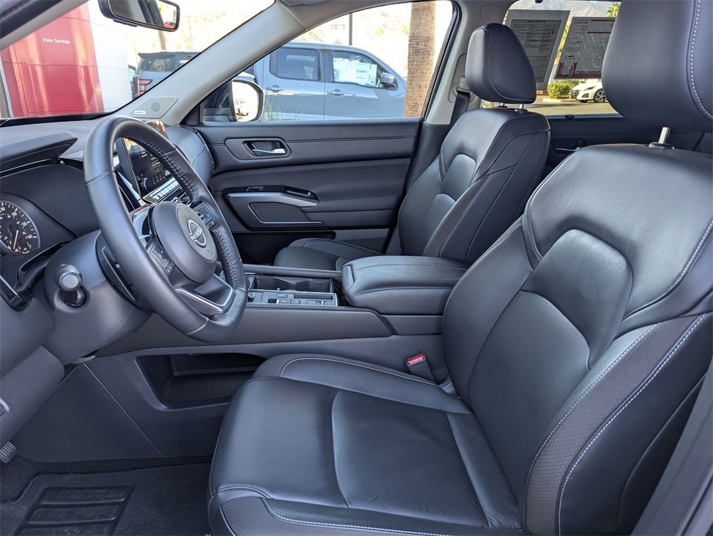 Used 2024 Nissan Pathfinder SL w/ SL Premium Package image 12