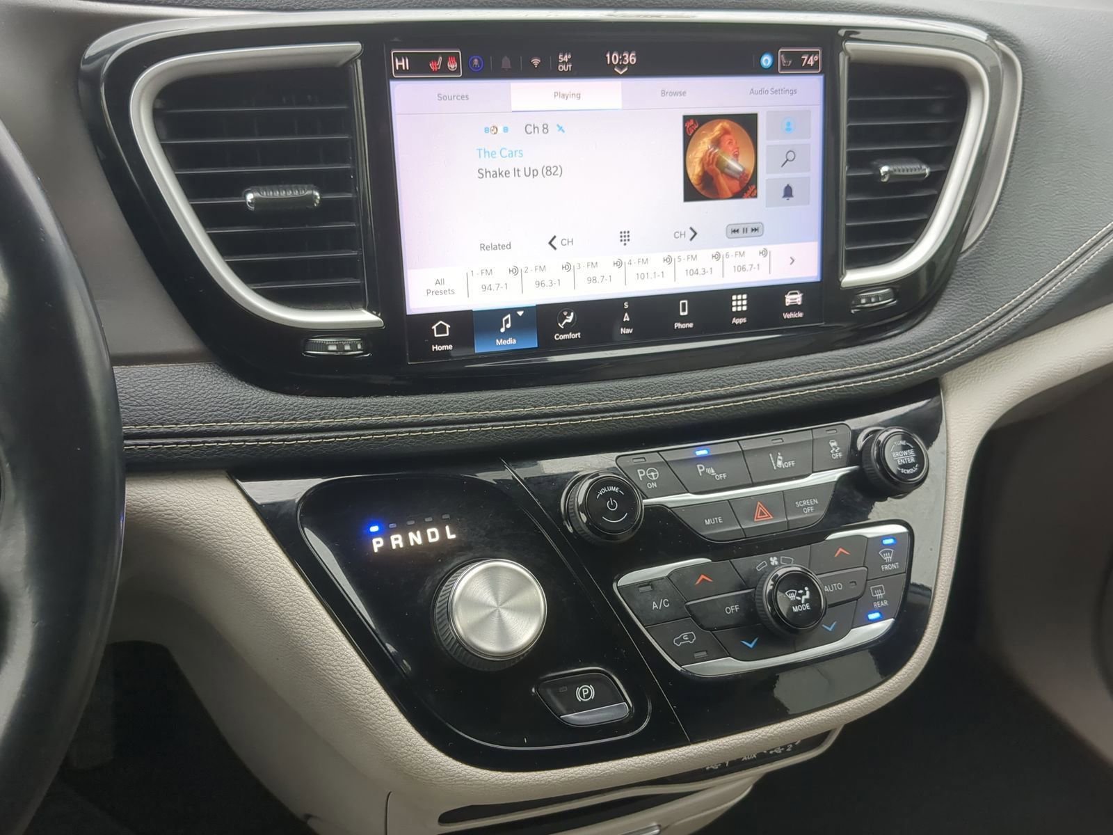 Used 2021 Chrysler Pacifica Touring-L image 34