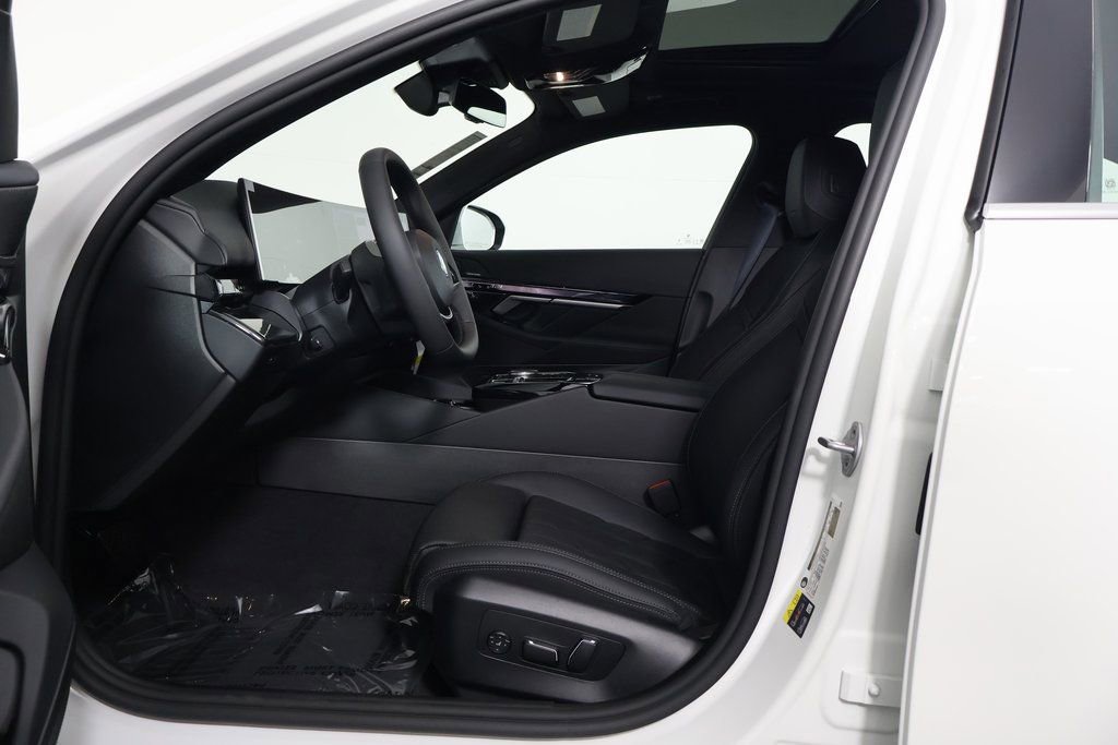 New 2026 BMW i5 eDrive40 w/ Convenience Package image 5