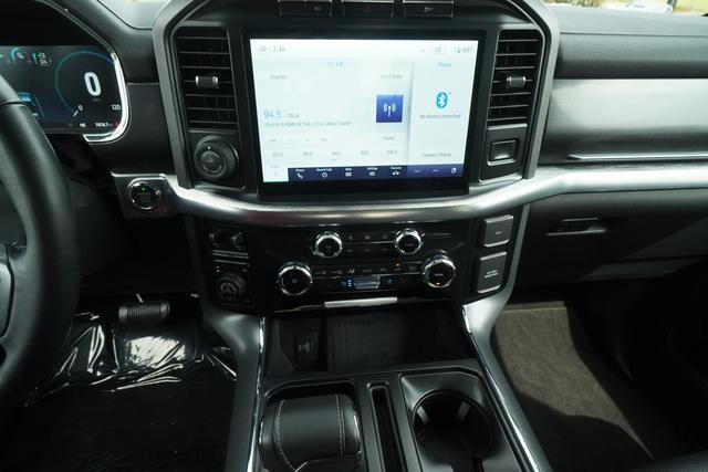 Used 2022 Ford F150 Lariat w/ Trailer Tow Package image 22