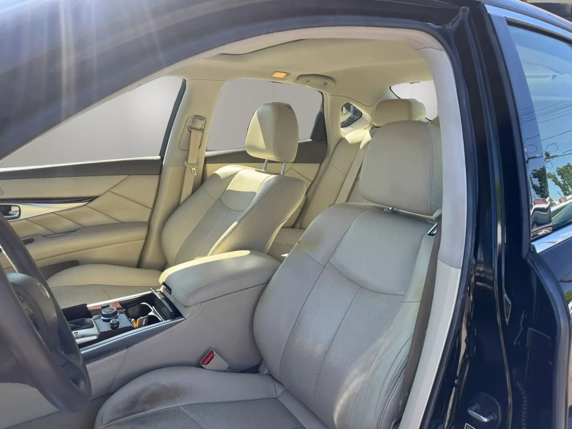 Used 2016 INFINITI Q70 3.7 w/ Technology Package image 9