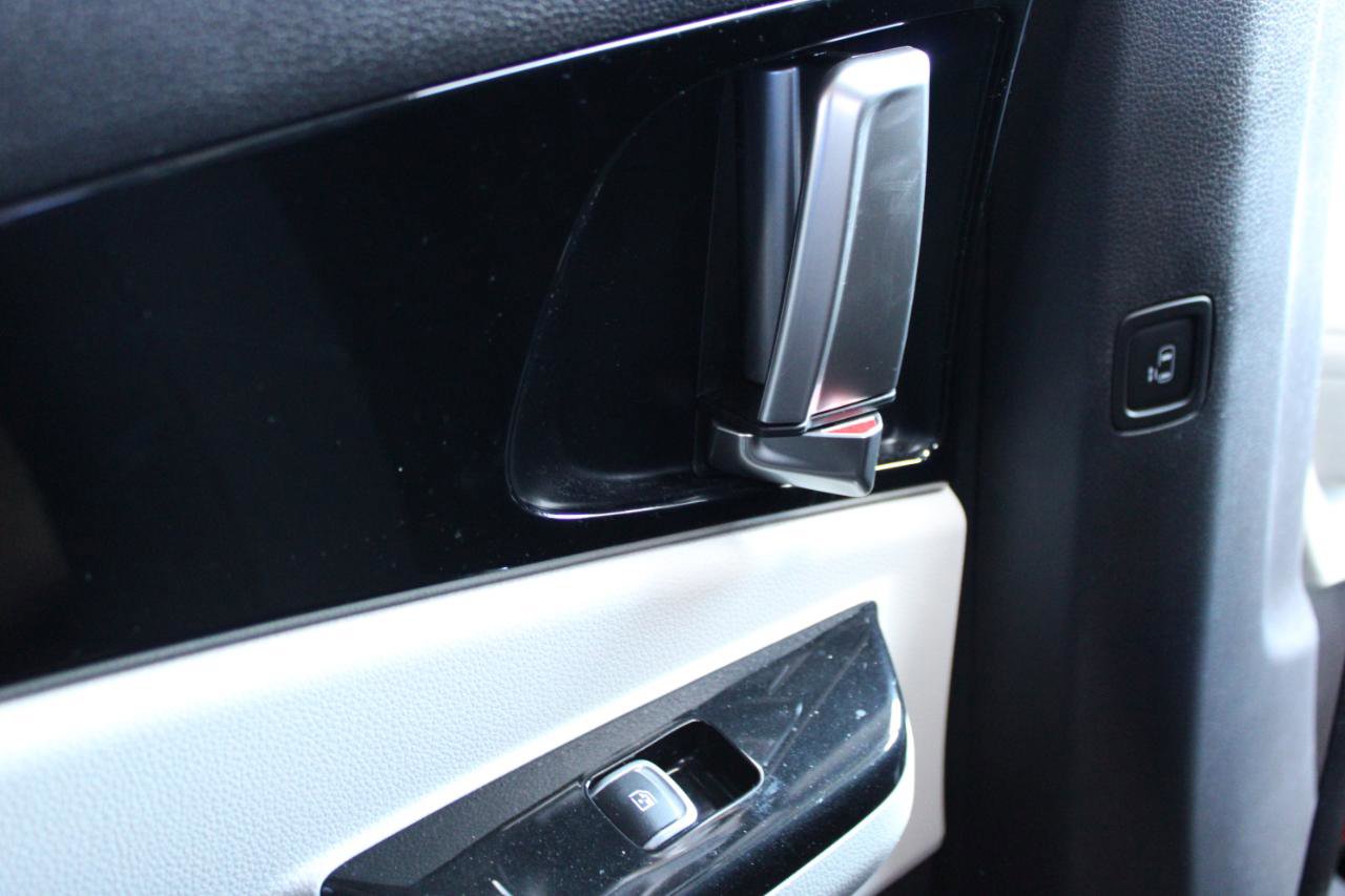 Used 2024 Kia Carnival SX Prestige image 40