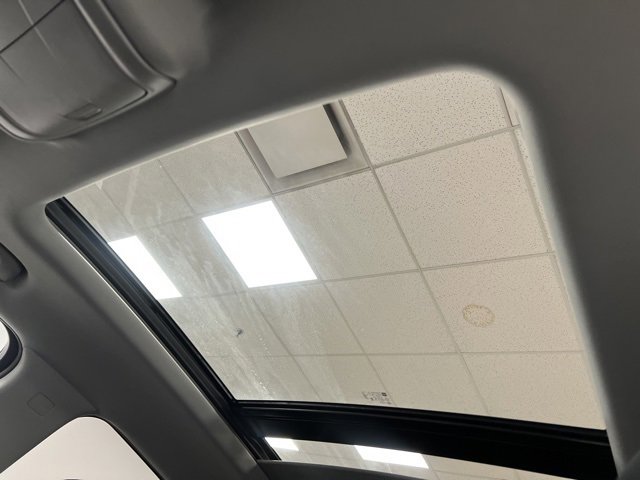 Used 2024 GMC Terrain SLE w/ Driver Convenience Package image 45