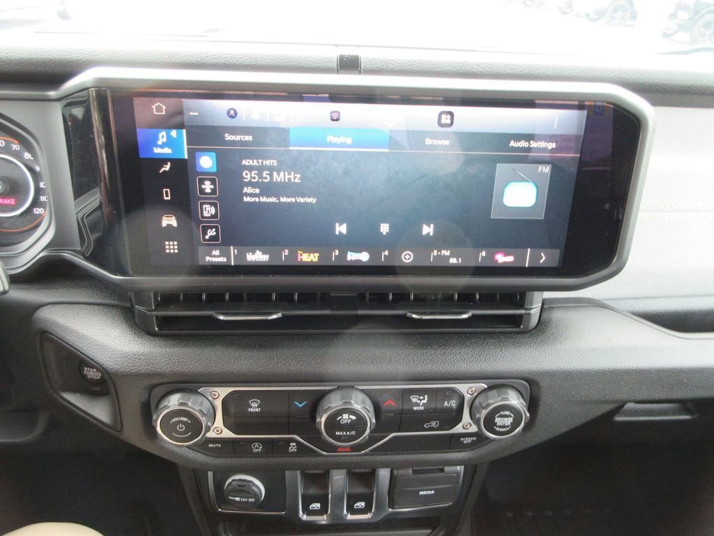 Used 2025 Jeep Wrangler Sport AWD/4WD image 23