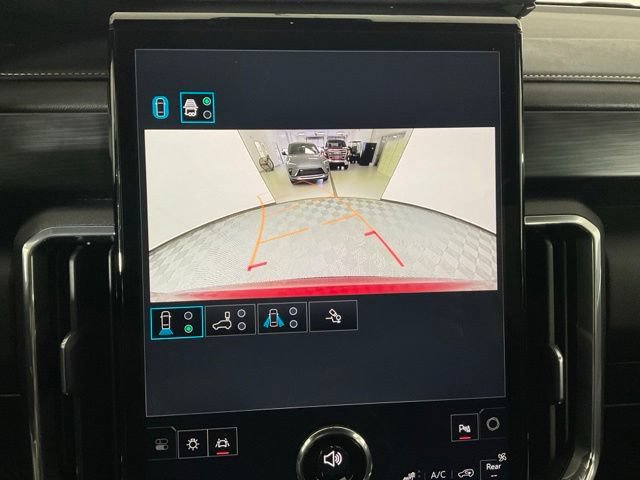 Used 2025 GMC Acadia Elevation w/ Elevation Premium Package FWD image 11