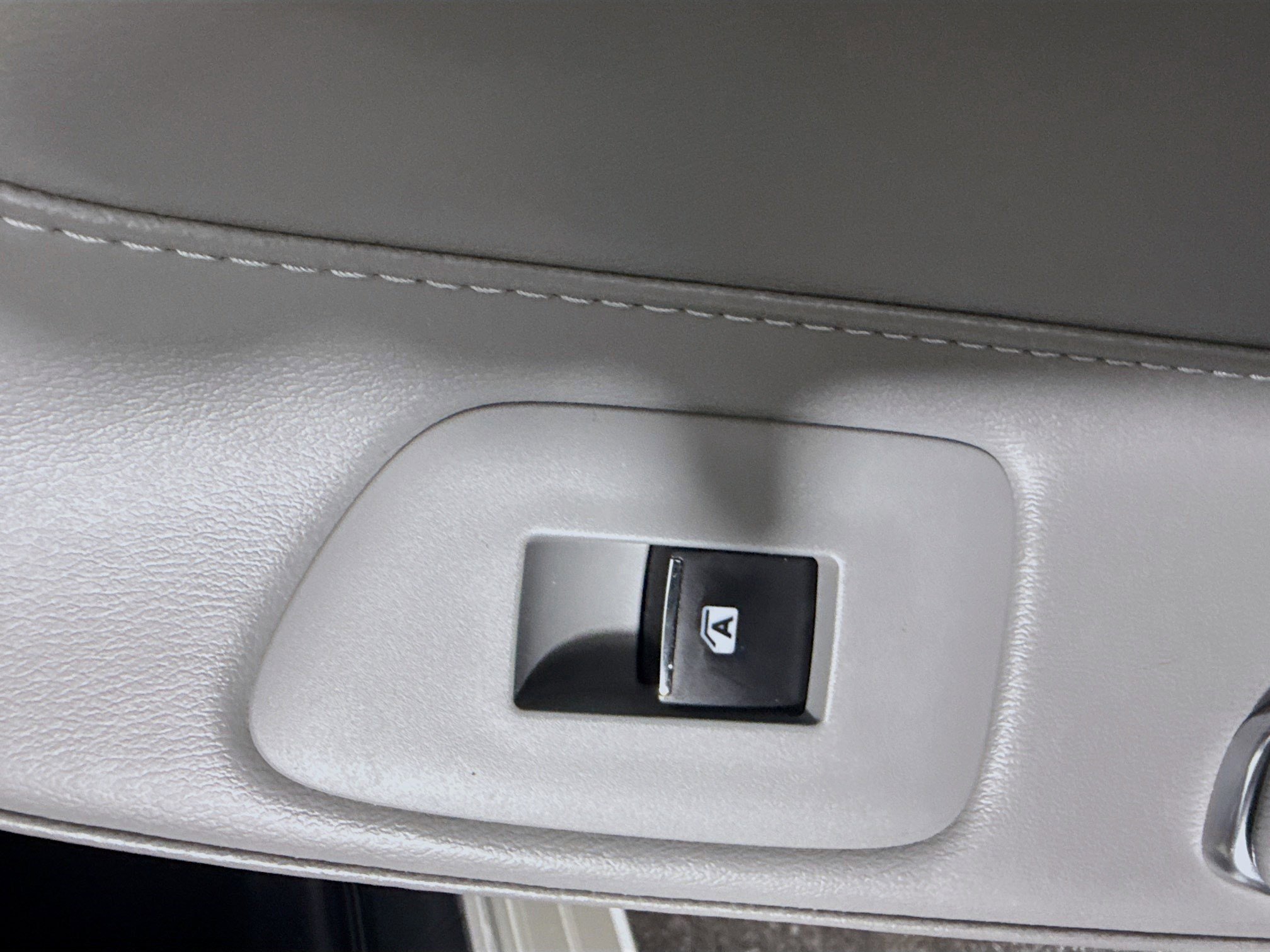 Used 2019 Toyota Avalon XLE w/ Moonroof Package image 31