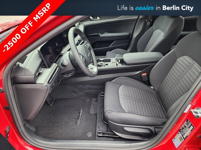 New 2025 Kia K5 LXS image 16