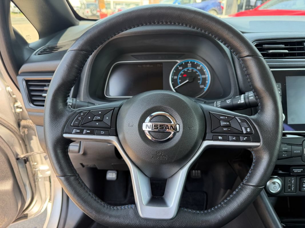 Used 2022 Nissan Leaf SV FWD image 32