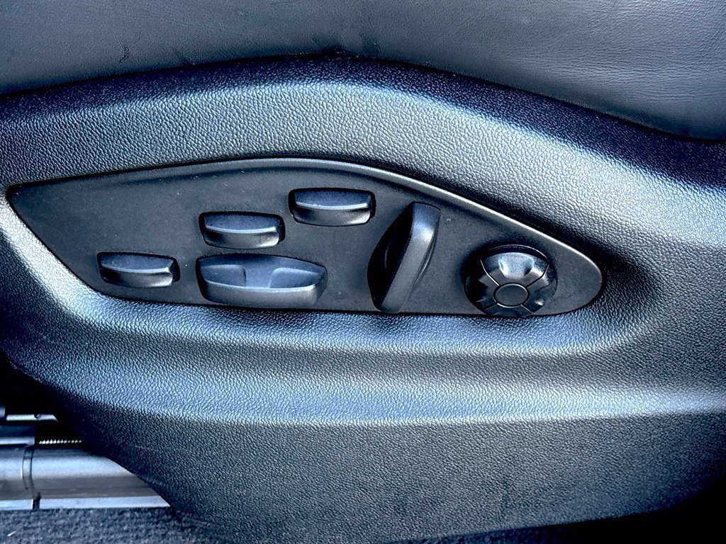 Used 2025 Porsche Cayenne GTS AWD/4WD image 14