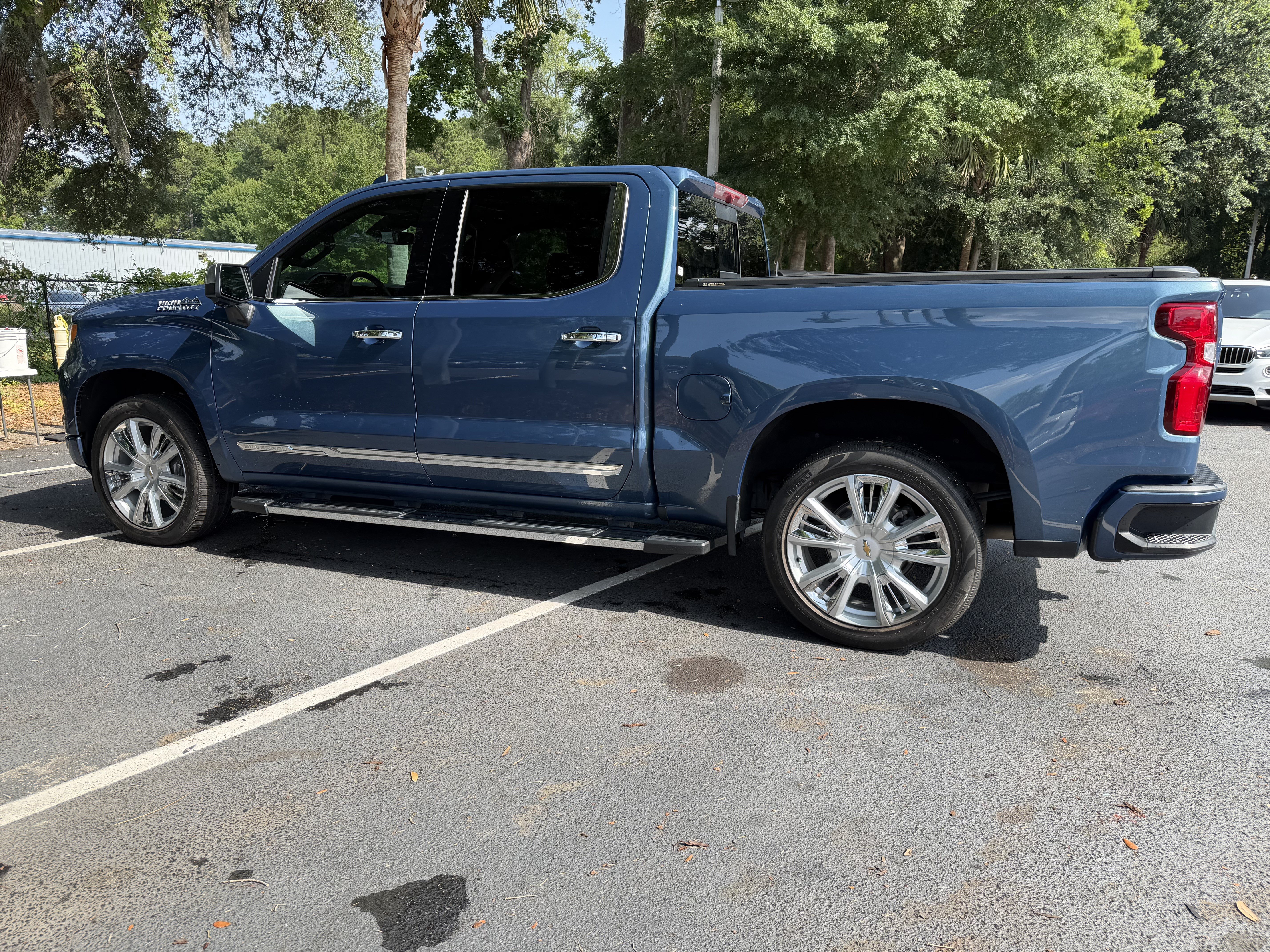 Used 2024 Chevrolet Silverado 1500 High Country w/ Z71 Off-Road Package AWD/4WD image 6