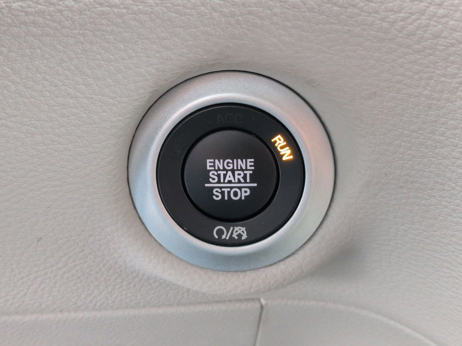 Used 2023 Chrysler Pacifica Touring-L image 16