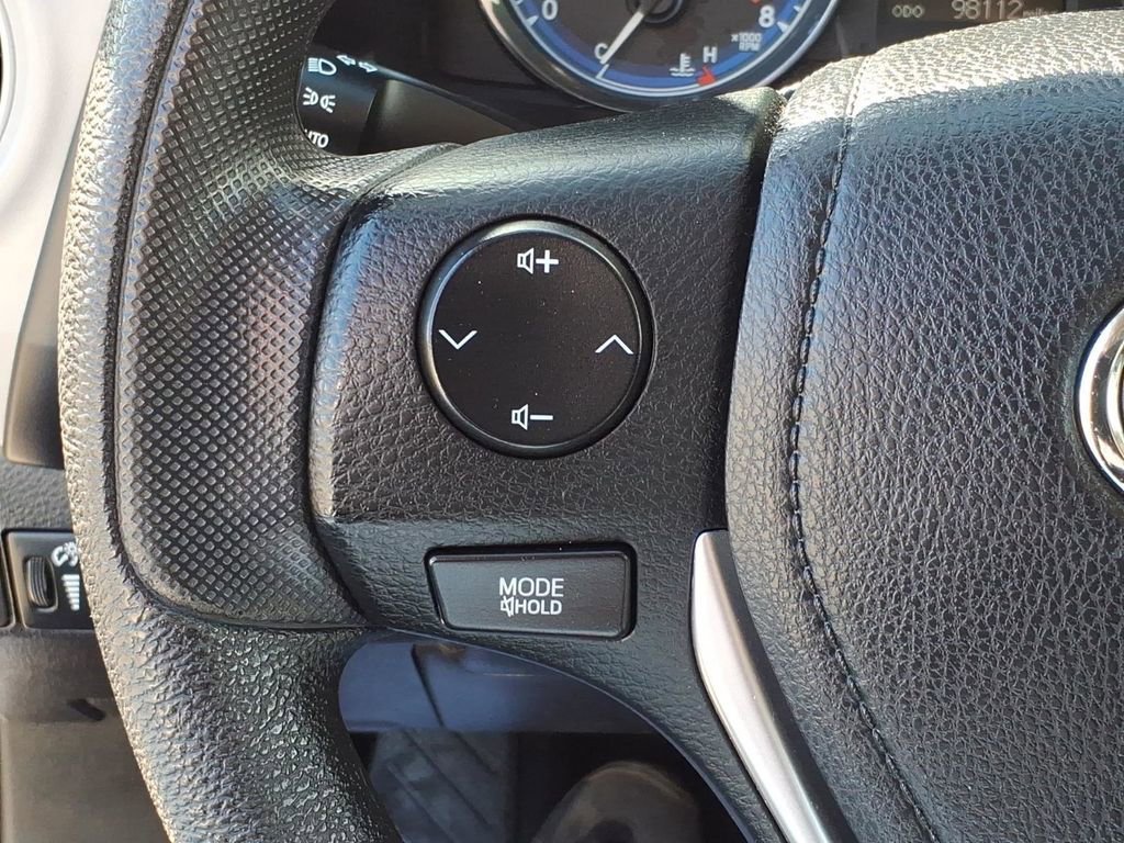 Used 2017 Toyota Corolla LE w/ Carpet Mat Package (TMS) FWD image 17