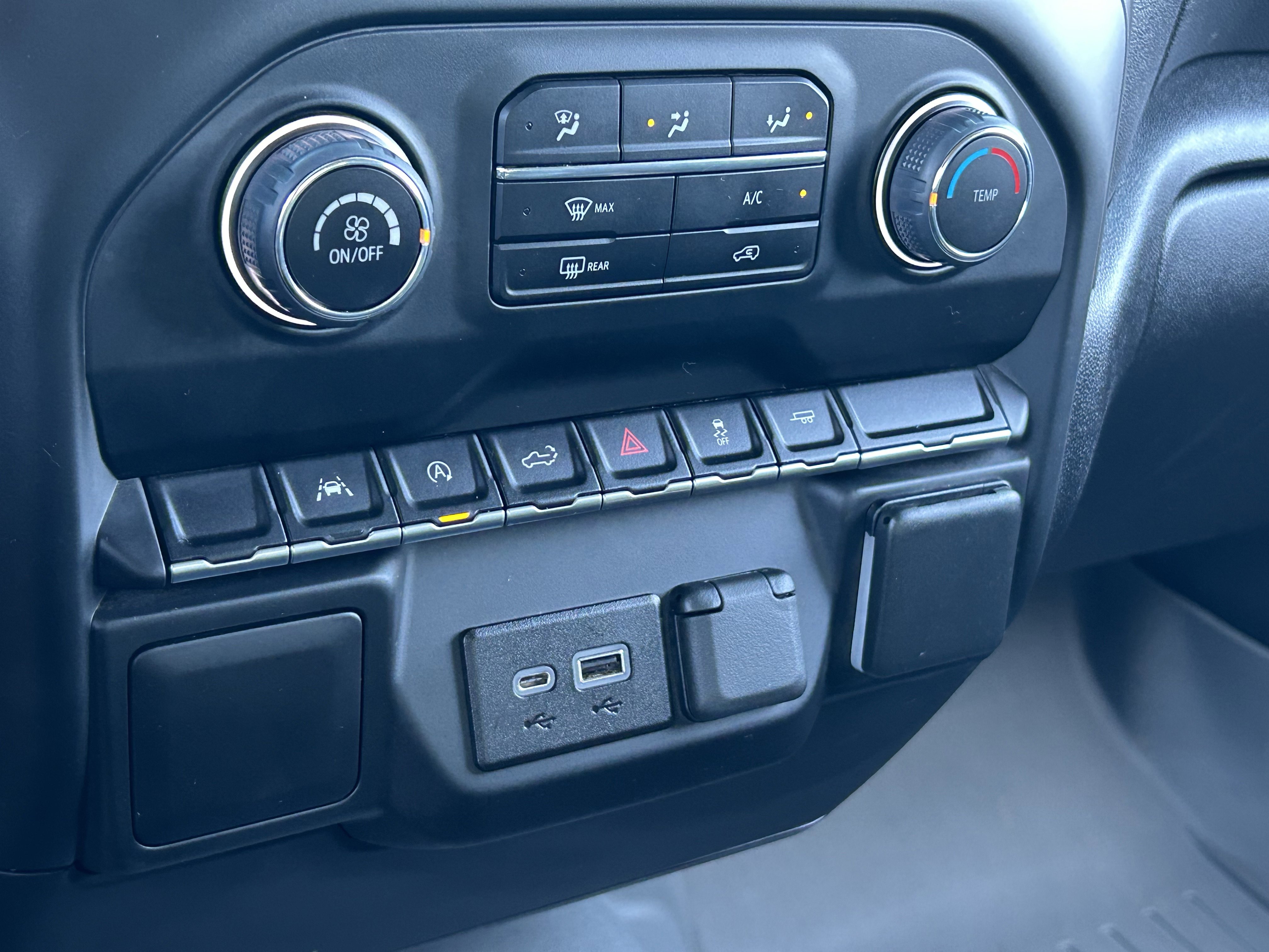 Used 2022 Chevrolet Silverado 1500 Custom image 26