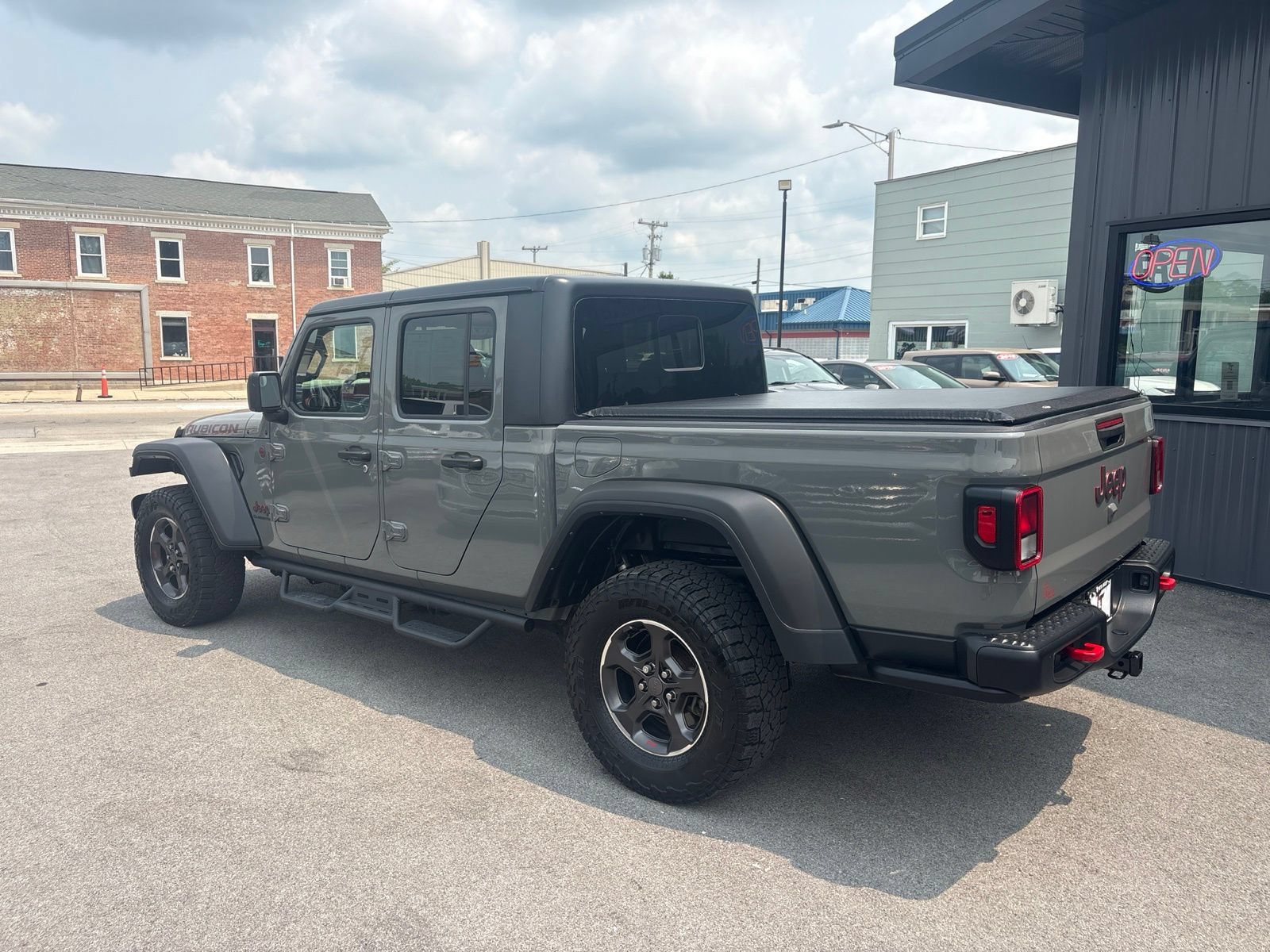 Used 2021 Jeep Gladiator Rubicon AWD/4WD image 2
