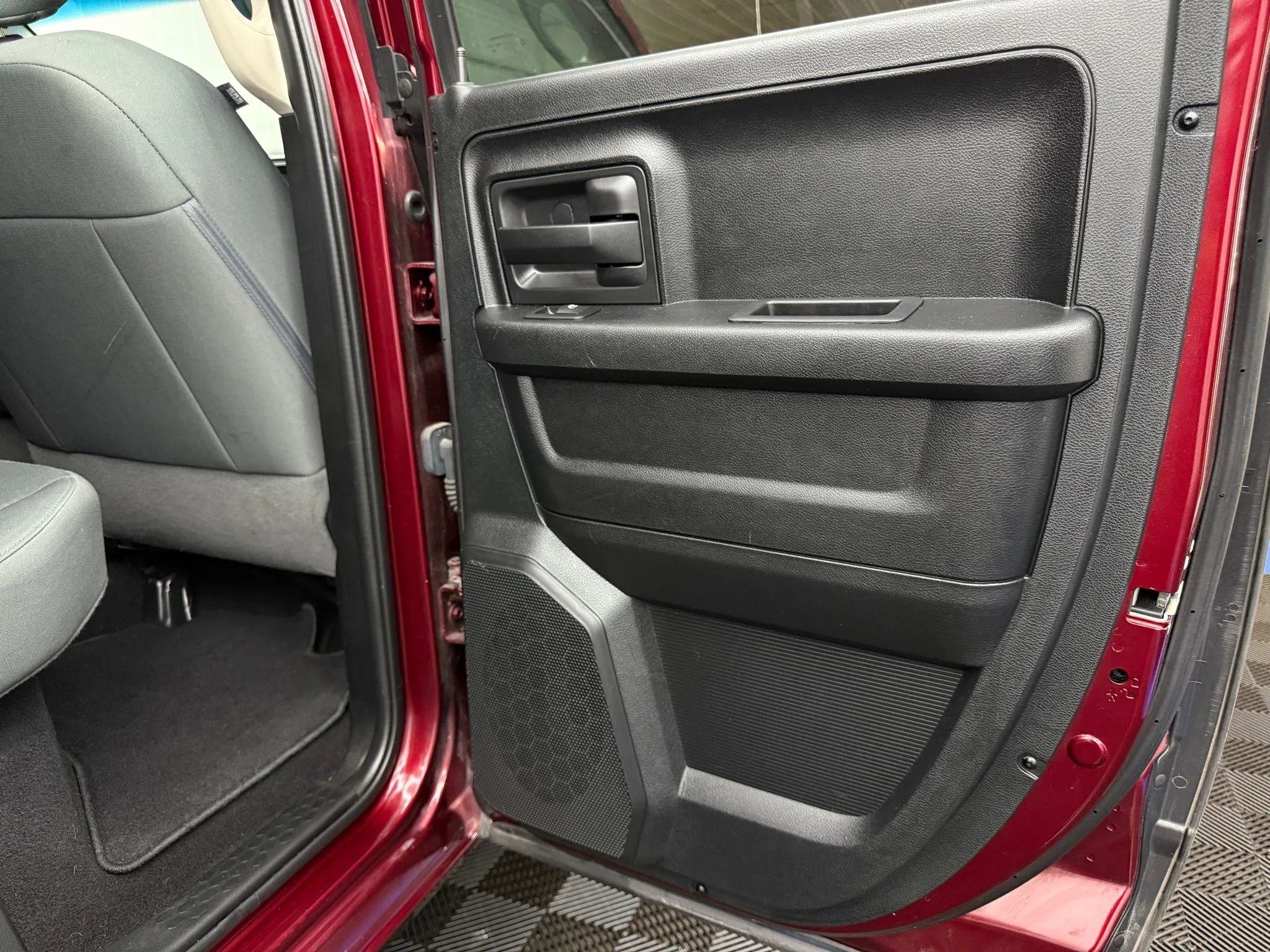 Used 2017 RAM 1500 ST w/ SXT Appearance Group image 9