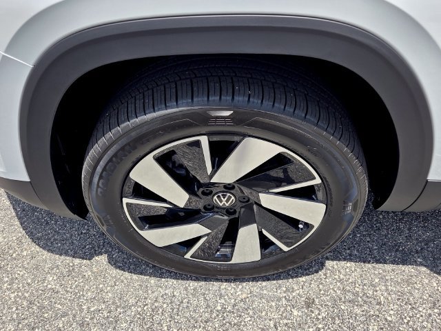 New 2026 Volkswagen Atlas Cross Sport SE FWD image 18
