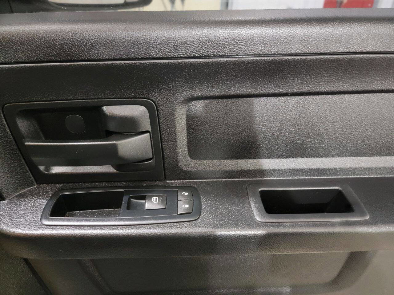 Used 2015 RAM 1500 Express AWD/4WD image 19