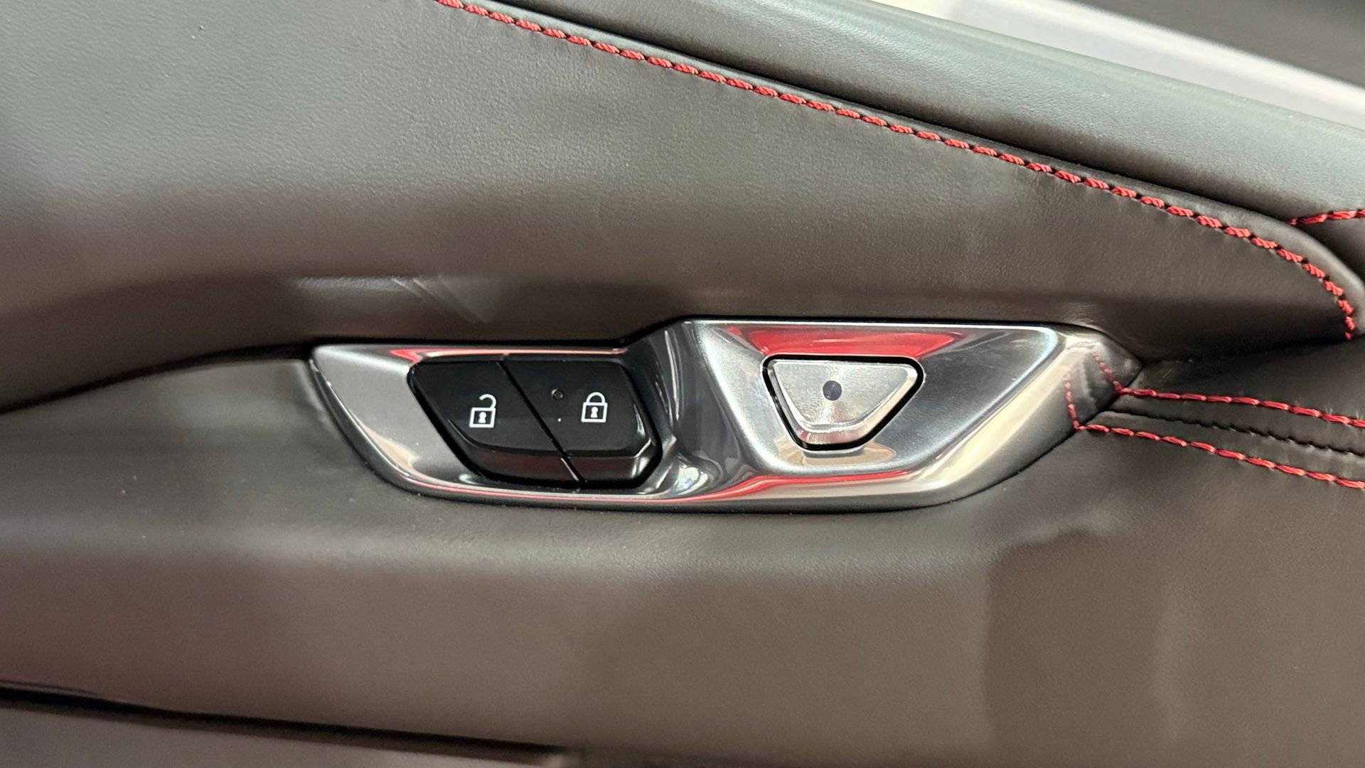 Used 2020 Chevrolet Corvette Stingray Premium Cpe w/ 3LT Preferred Equipment Group image 43