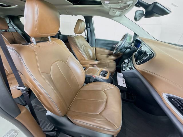 Used 2017 Chrysler Pacifica Limited FWD image 32
