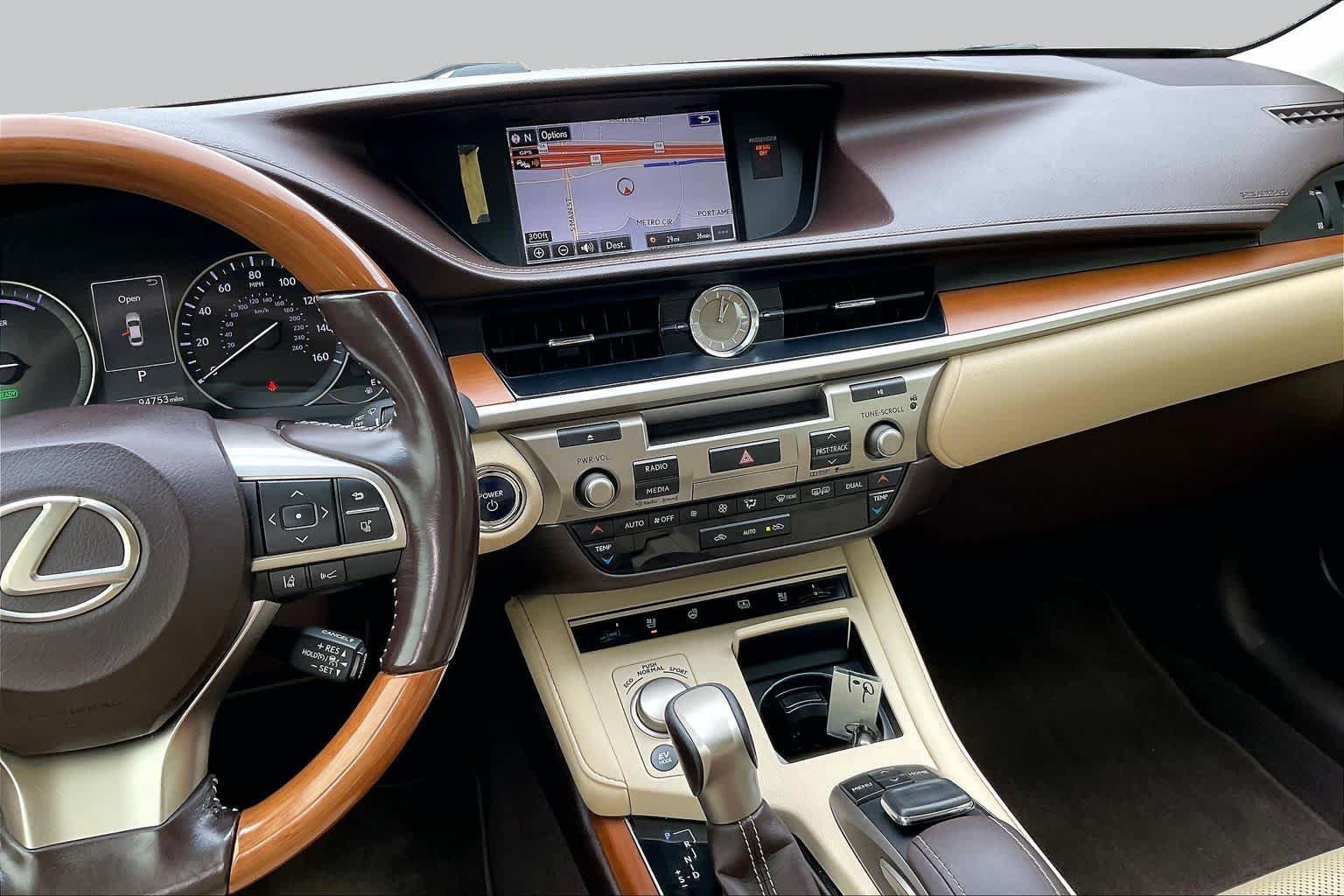 Used 2016 Lexus ES 300h w/ Luxury Package w/Wood Trim FWD image 6