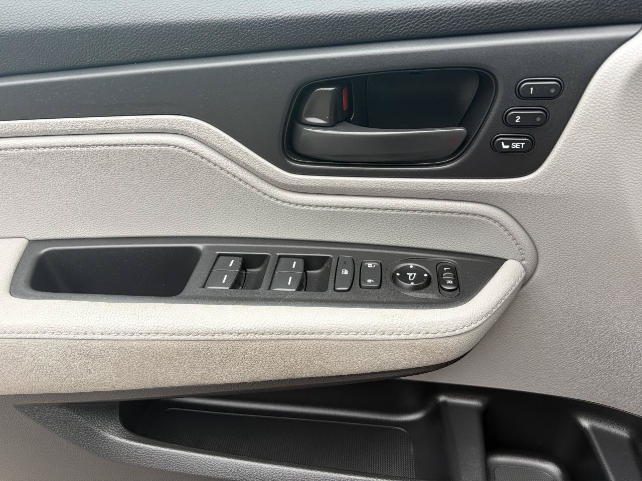 Used 2018 Honda Odyssey EX-L image 12