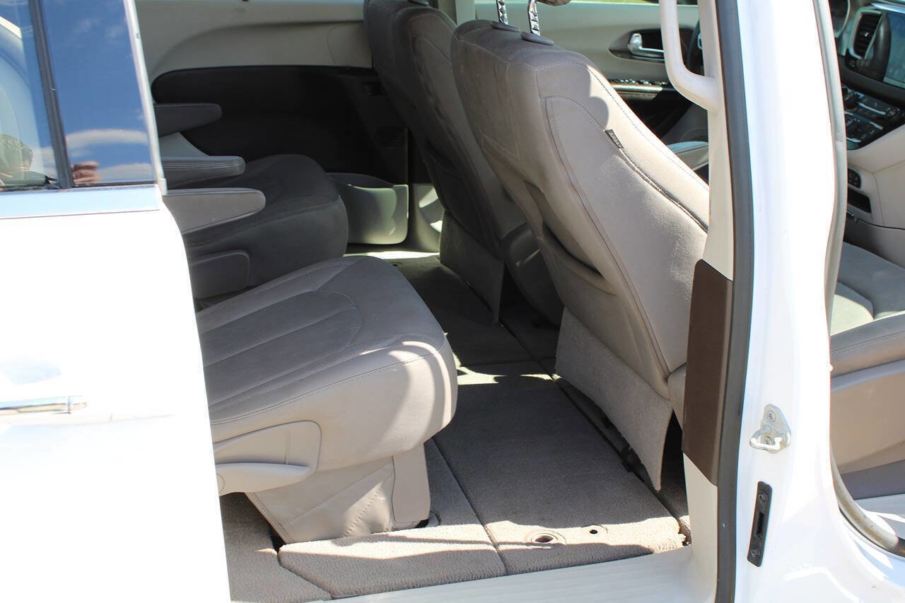 Used 2017 Chrysler Pacifica Touring Plus w/ Tire & Wheel Group image 53