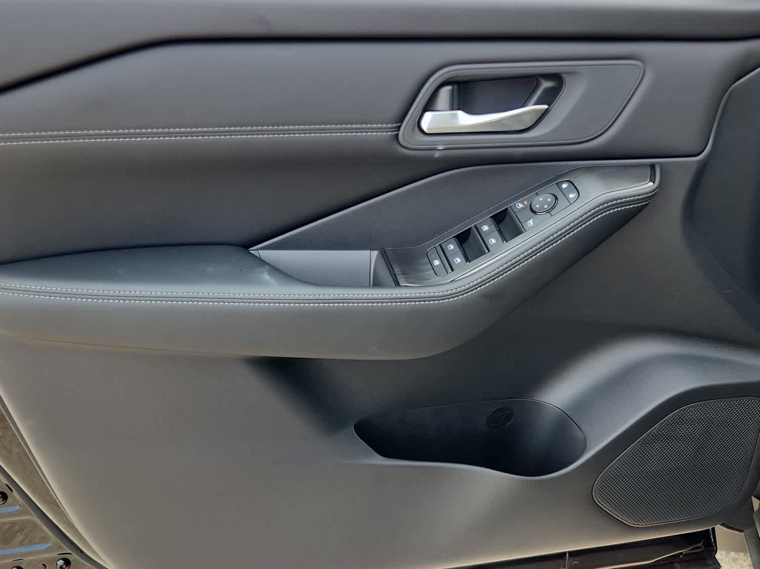 New 2026 Nissan Rogue SV w/ SV Premium Package image 9