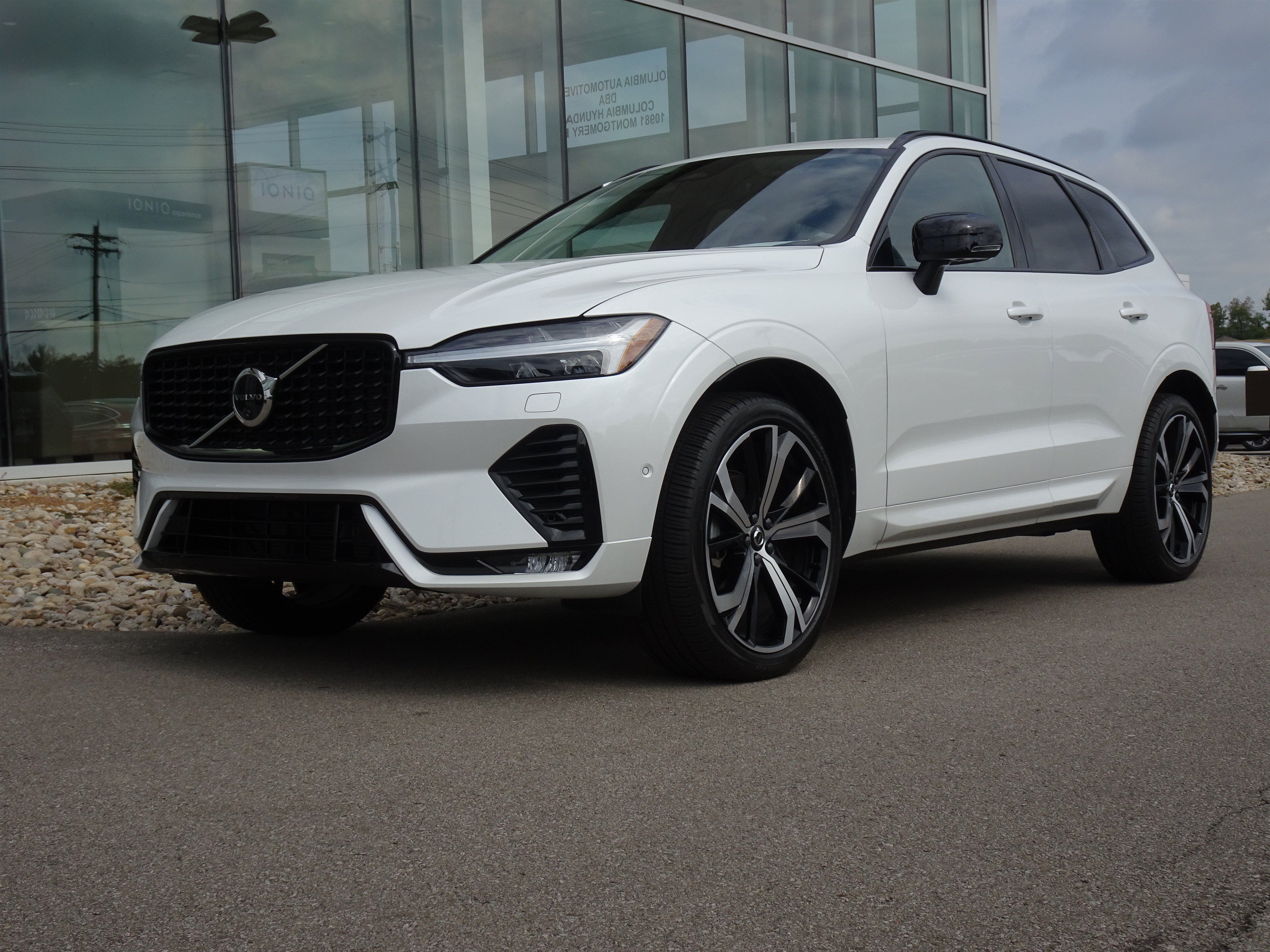 Used 2025 Volvo XC60 B5 Ultra w/ Protection Package Premier AWD/4WD image 1